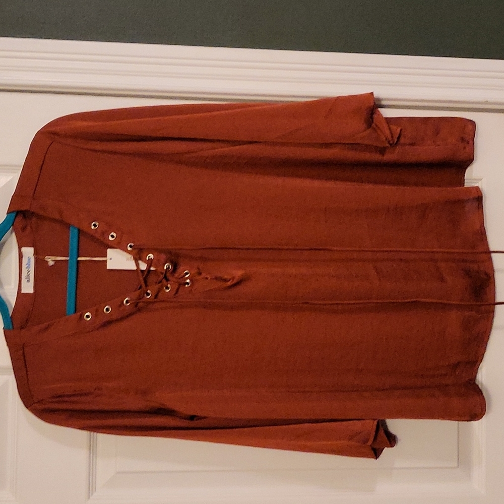 Beautiful NWT ladies blouse